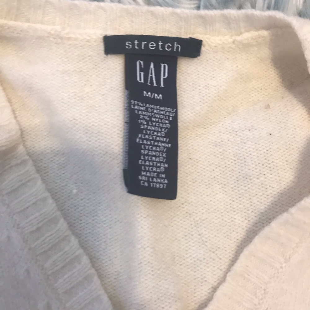 Gap sweater